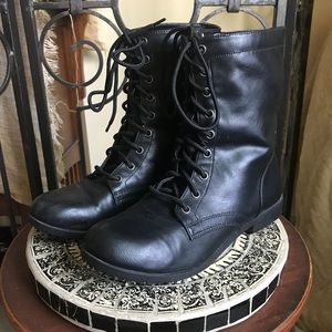 Shoes combat boots, make a offer